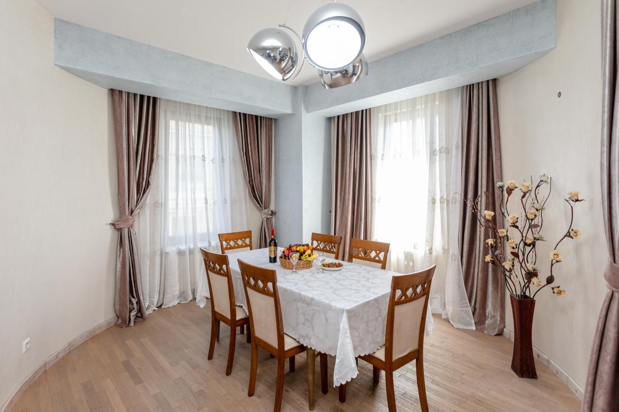 Serviced Apartment On Rustaveli Avenue 9 트빌리시 외부 사진